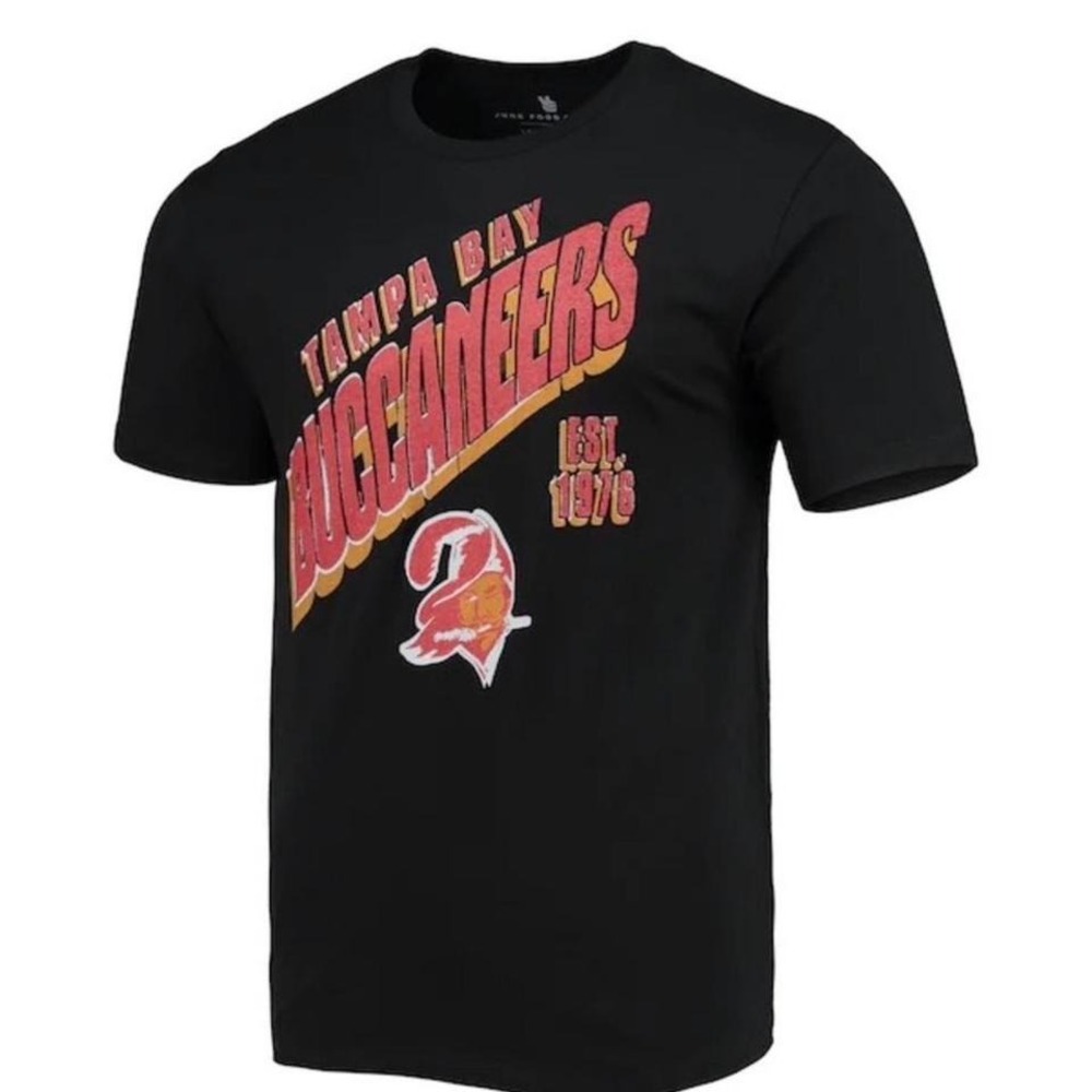 NWT‎ Tampa Bay Buccaneers Vintage Style Tee Y2K Retro NFL Streetwear Sports Fan